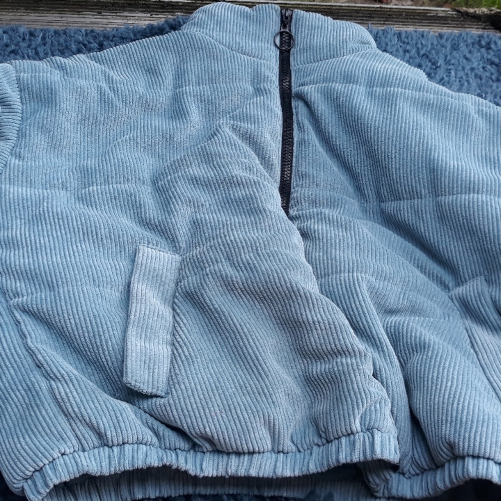 Blue puffed jacket